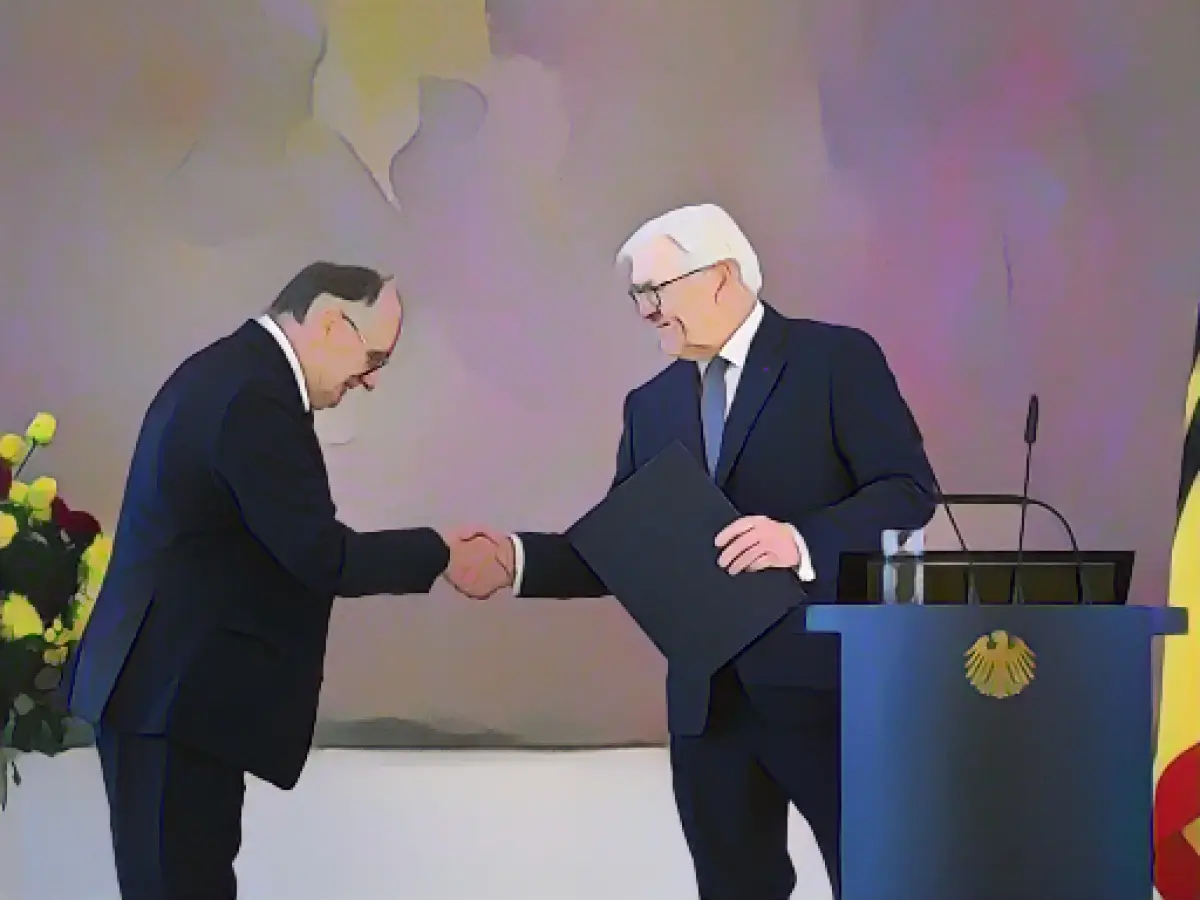 Steinmeier honors Haseloff with the Cross of Merit