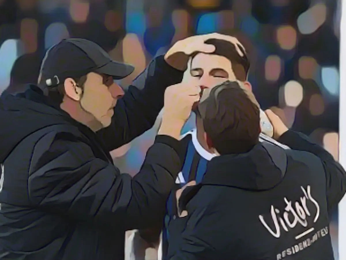 Brünker storms with a carbon mask