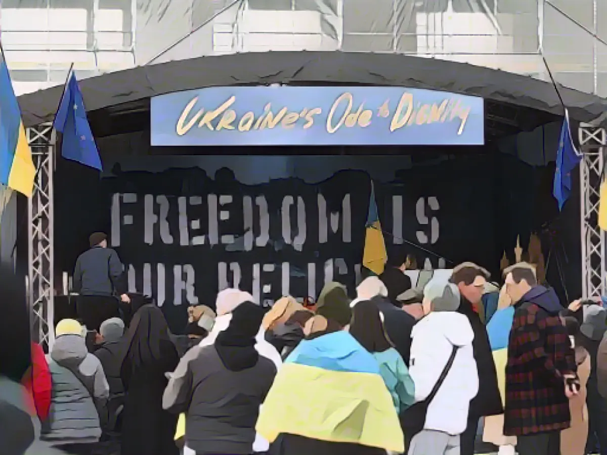 Commemoration of Maidan protests: concert at the Brandenburg Gate