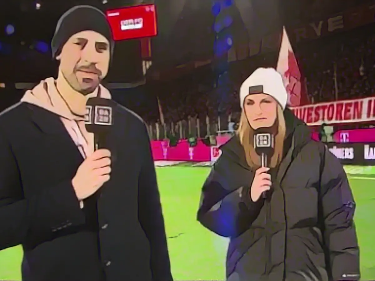 Laura Wontorra with a "provocative question"