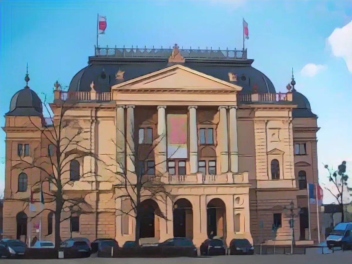 Schwerin State Theater evacuated after smoke develops