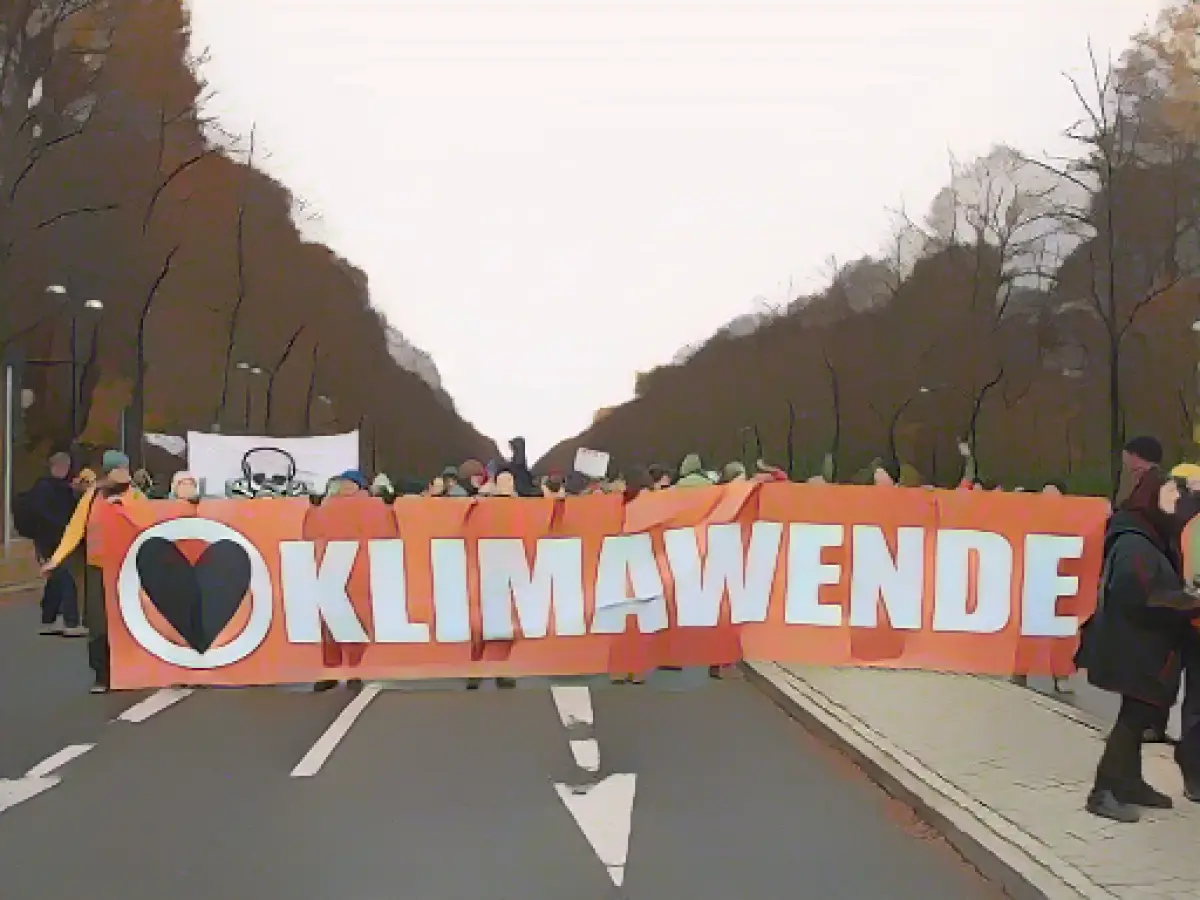 Hundreds at Last Generation blockade in Berlin
