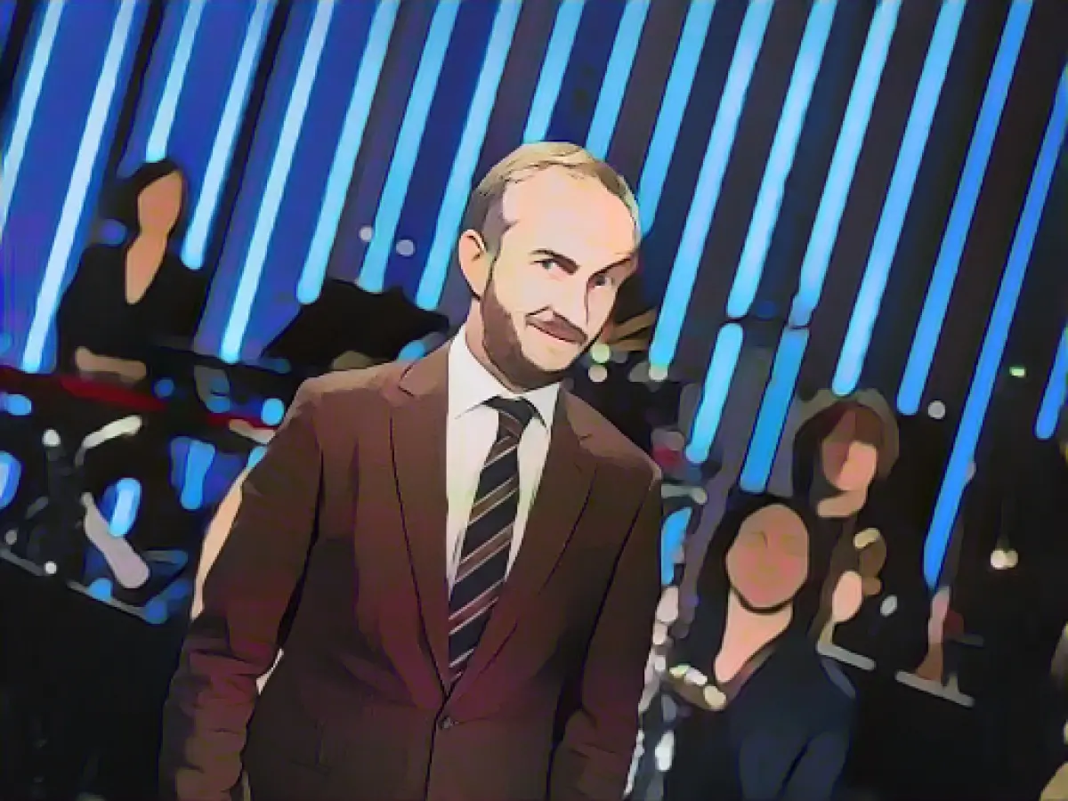 Jan Böhmermann announces live music tour for 2025