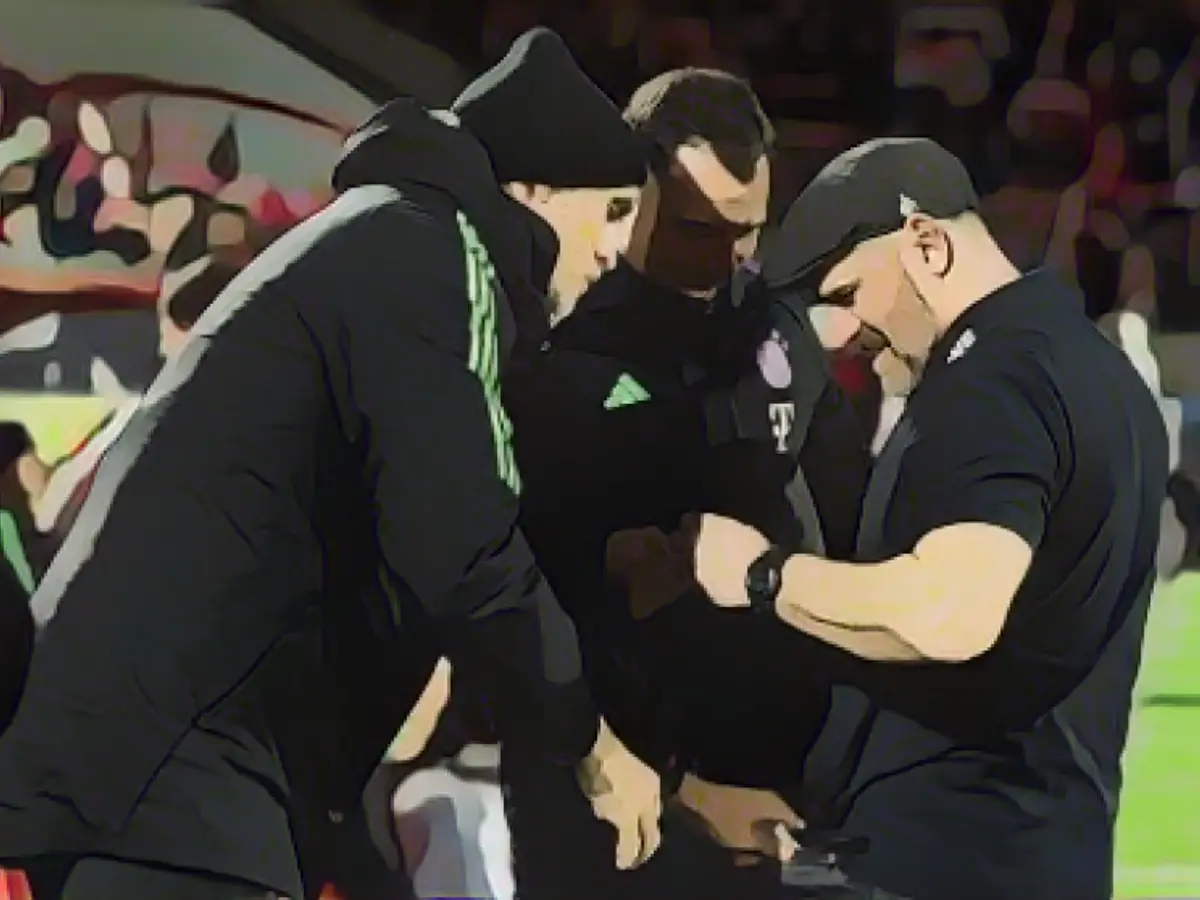 Tuchel gave Baumgart Bayern gloves as a gift