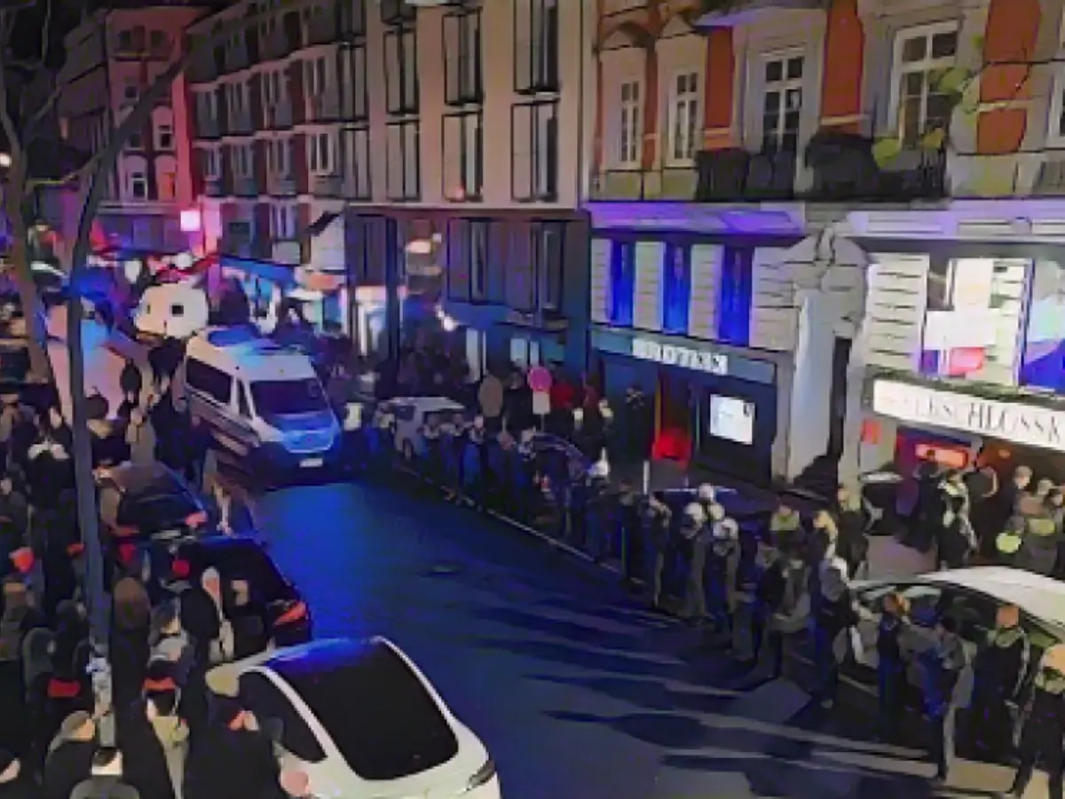 Left-wing hooligans against right-wing fraternity!