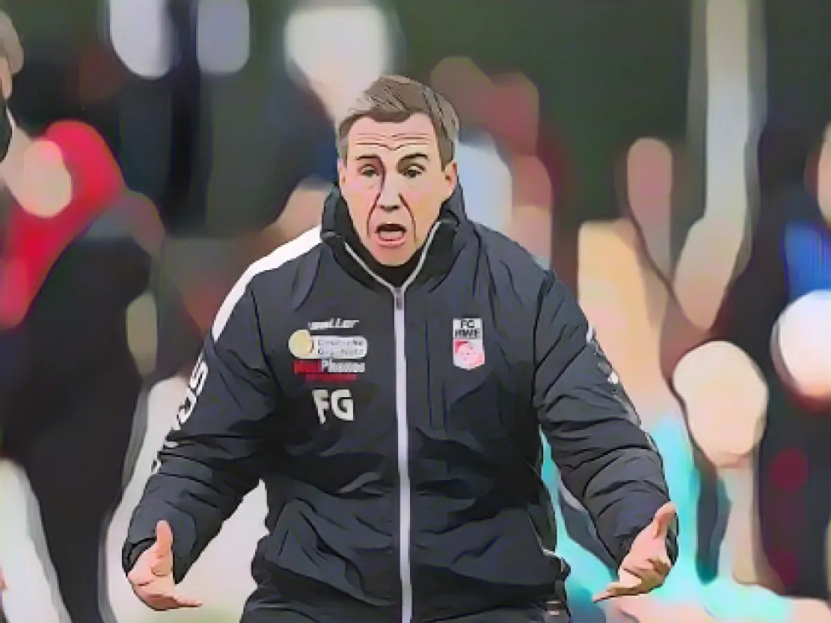 RWE coach Gerber shaves Pronichev