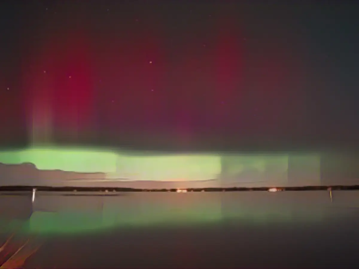 Aurora hunter grabs Lady Aurora