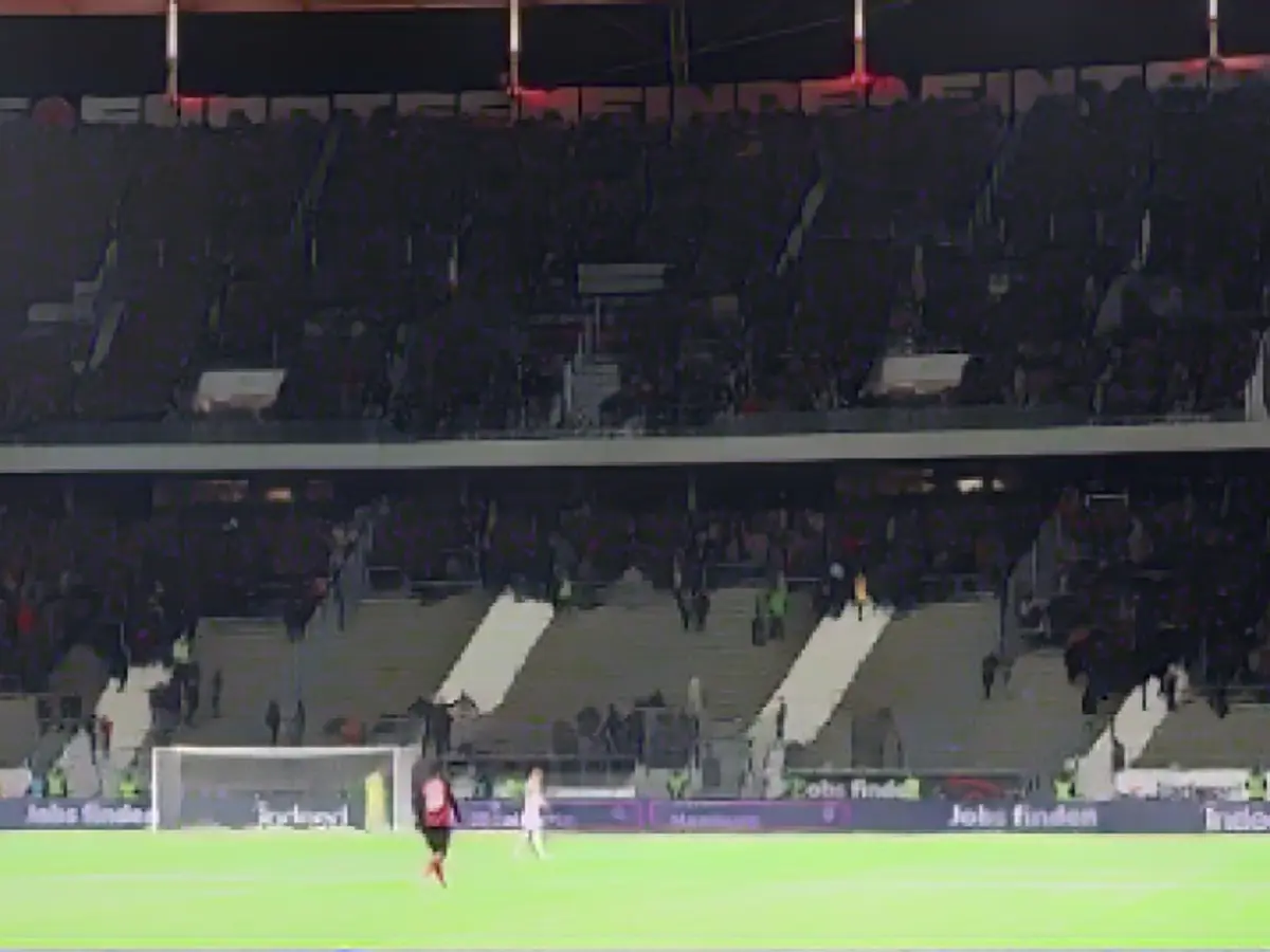 Ultras even threatened to break photographers' necks