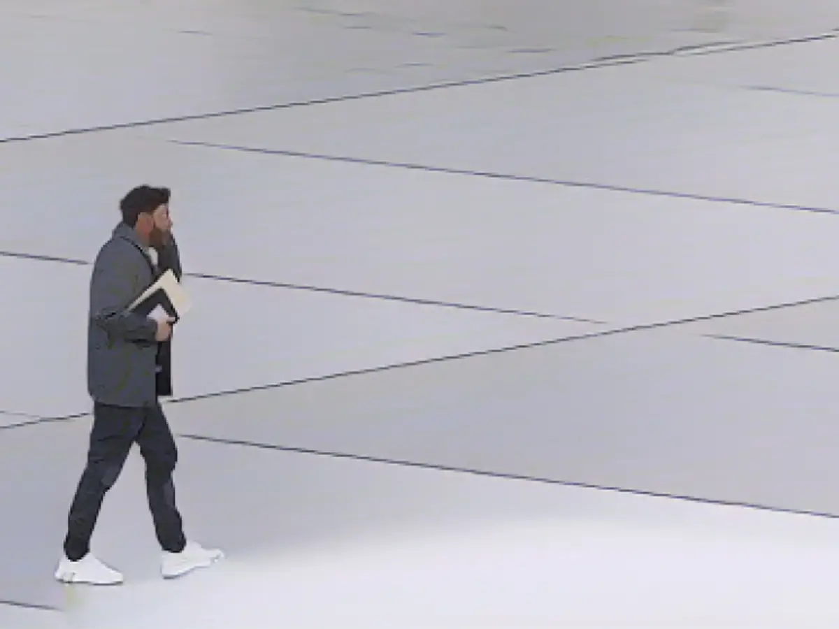 Karstadt billionaire Benko! Shopping trip with a private jet