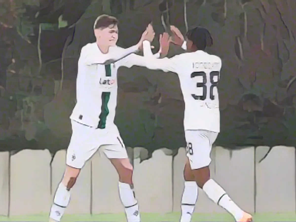 THIS striker gets a professional contract in Gladbach!