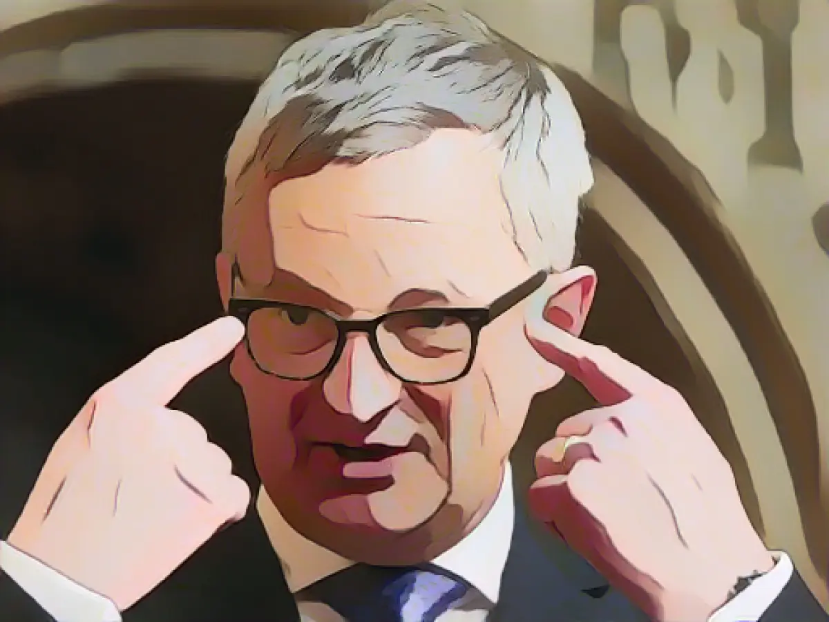 Interior Senator resigns from CDU, but wants to remain Senator