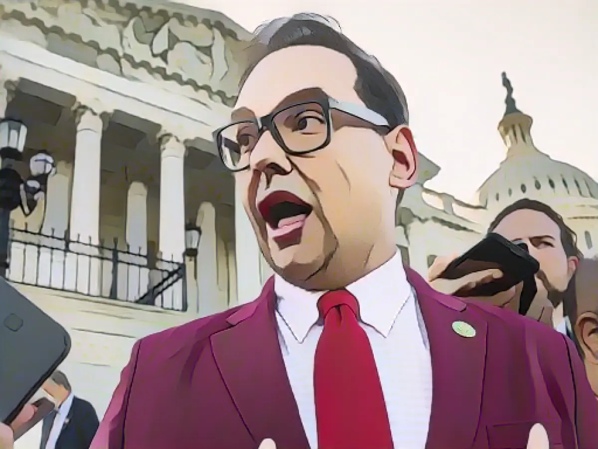 Swindler must go: House of Representatives throws Santos out