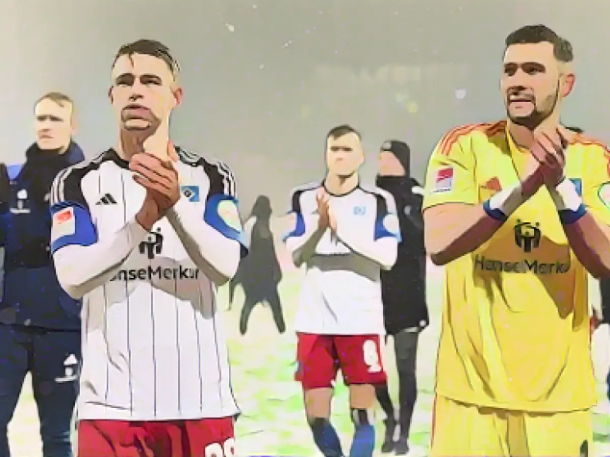 HSV fans celebrate Heuer Fernandes