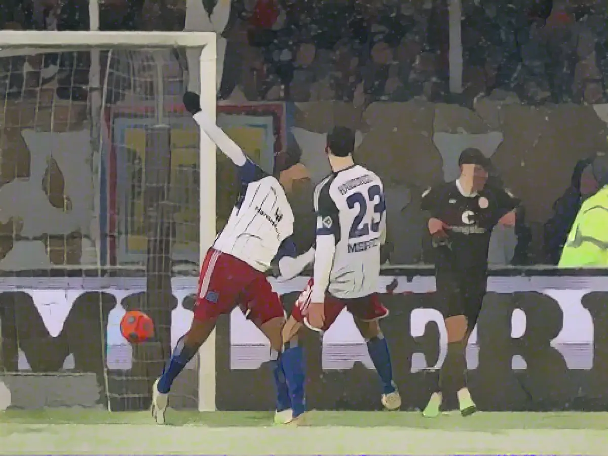 Heuer Fernandes after slapstick goal: "Extremely unfortunate"