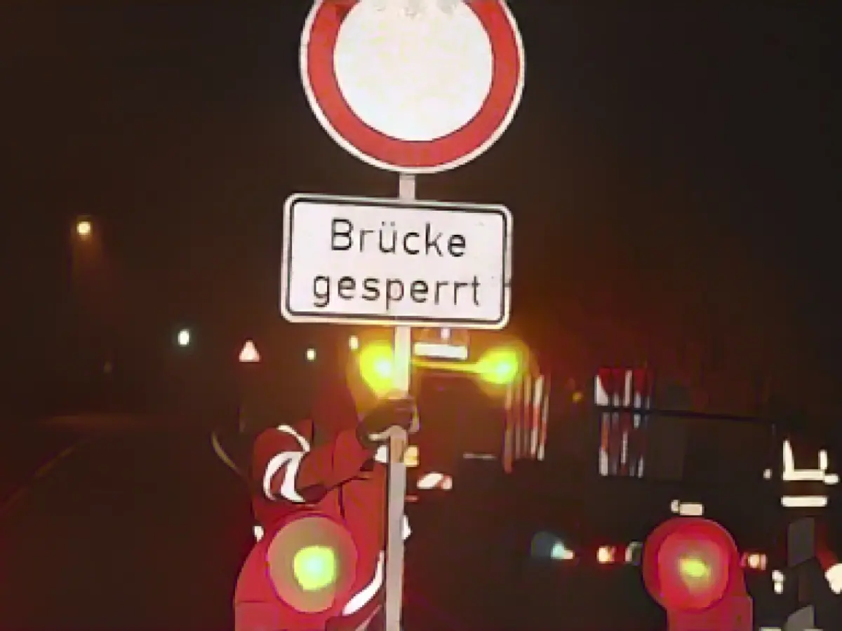 Smooth traffic in snow and road maintenance strike