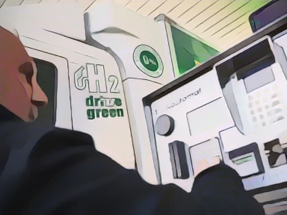 Hydrogen filling station for trucks opened in Neumünster