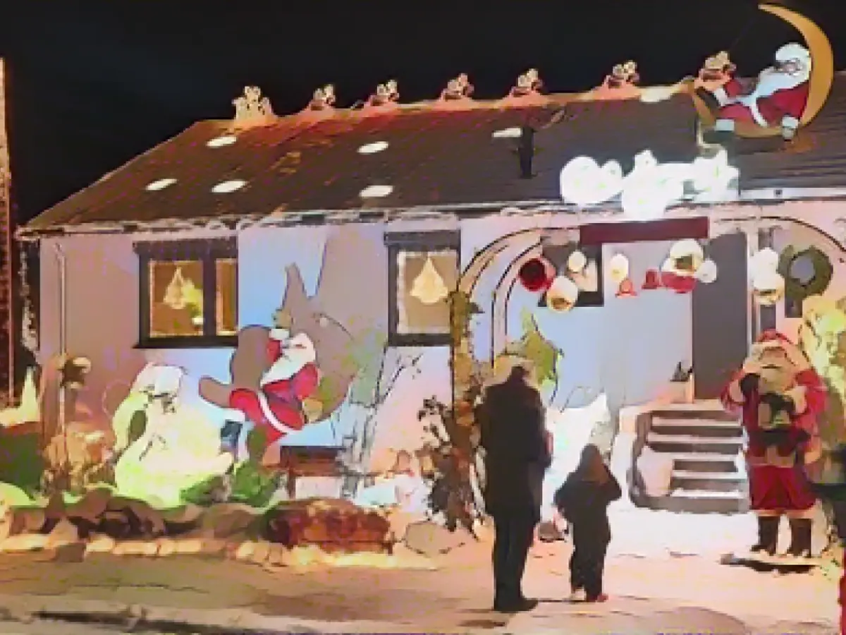 Hessian Christmas houses shine again