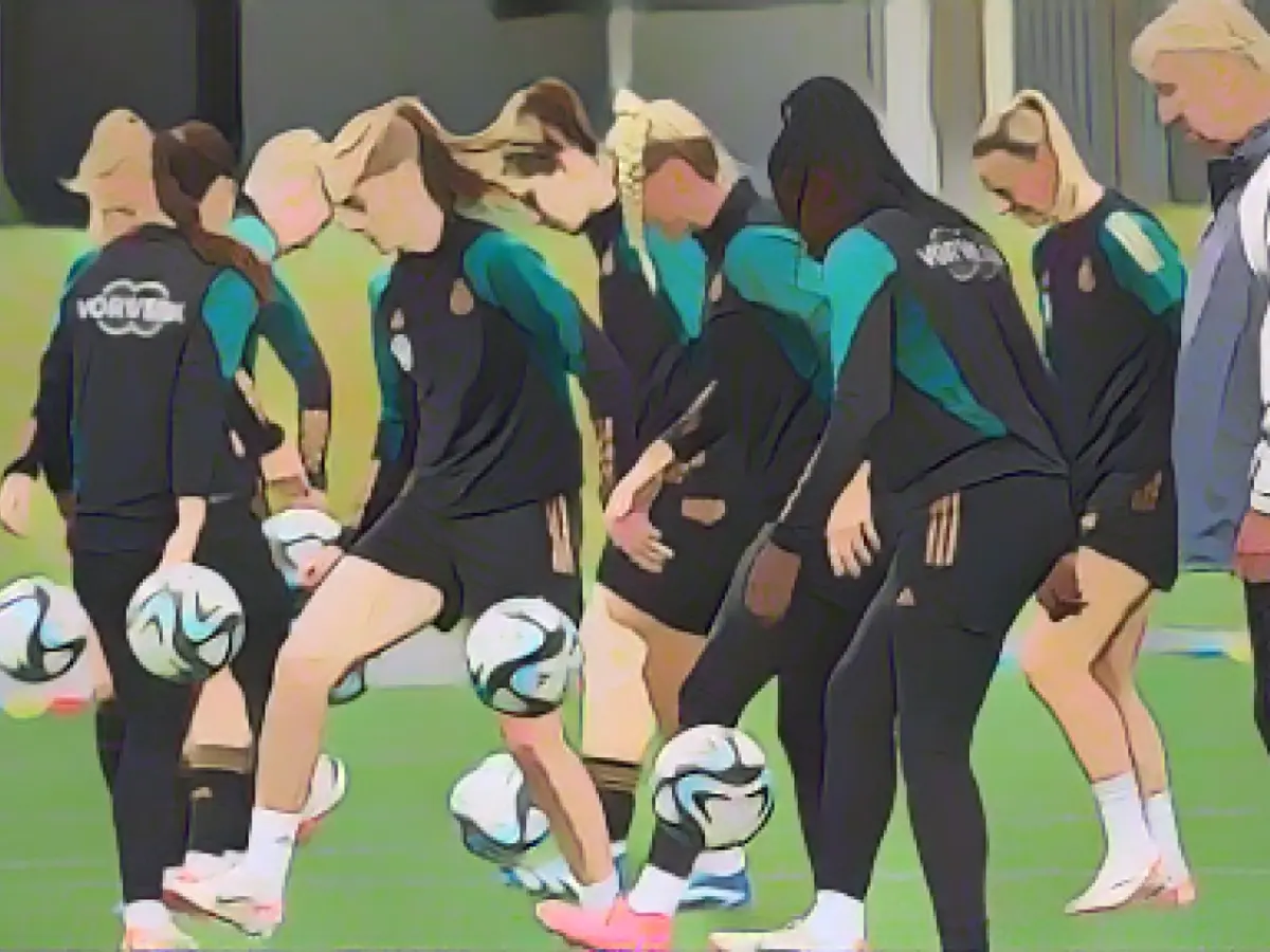 Female soccer players want to set an example against violence against women