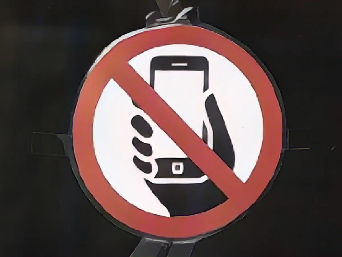 Learning without distractions: New Zealand bans cell phones in schools