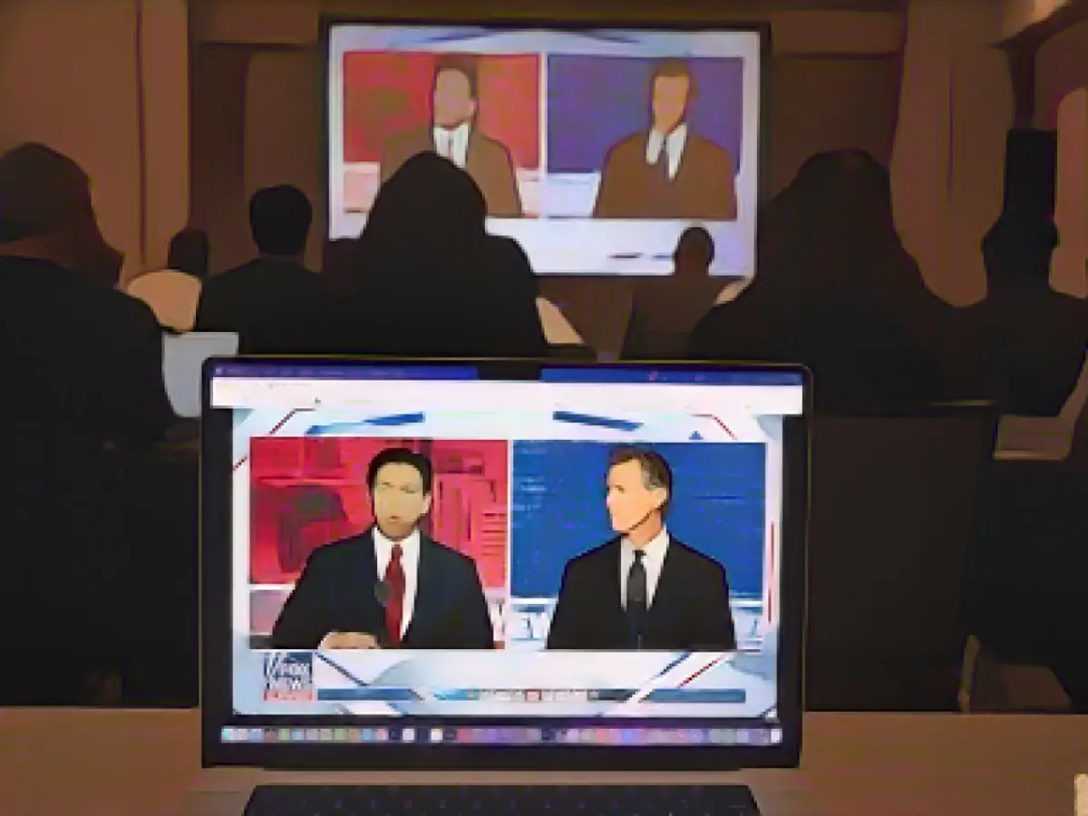 Insults, mockery and a card with excrement: This is how the TV duel between DeSantis and Newsom went