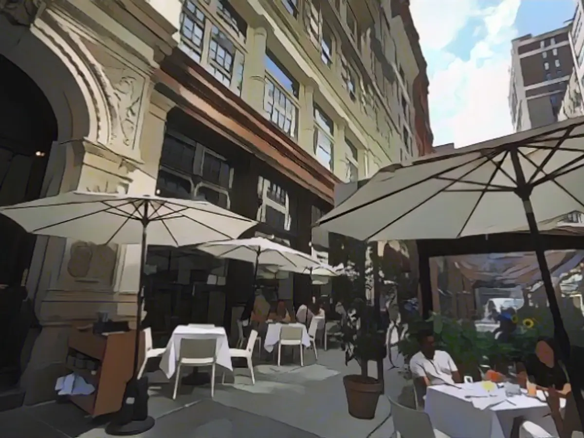 Restaurant owner sues New York City over vaccination requirements