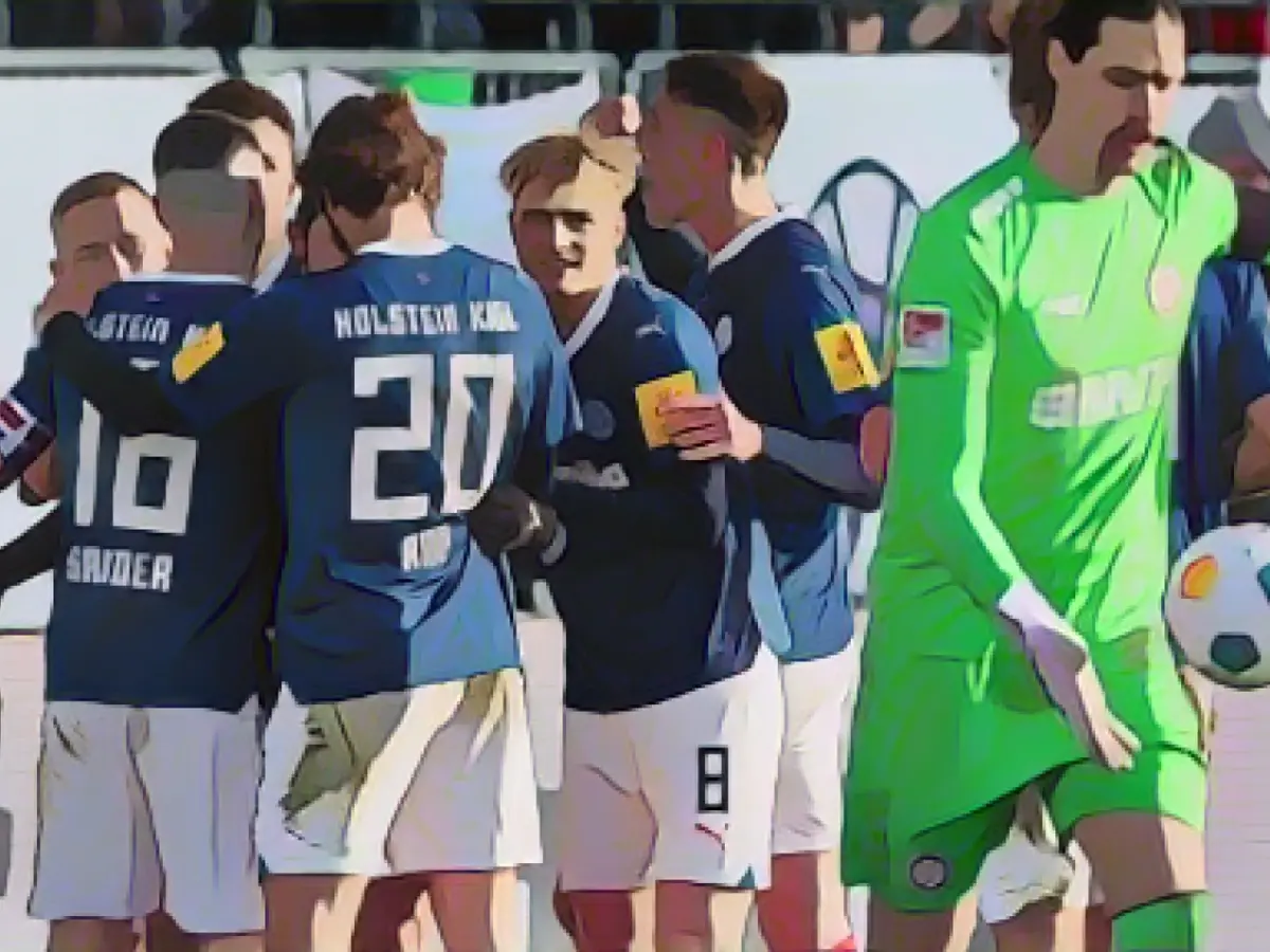 Kiel, Düsseldorf and Fürth make promotion battle exciting