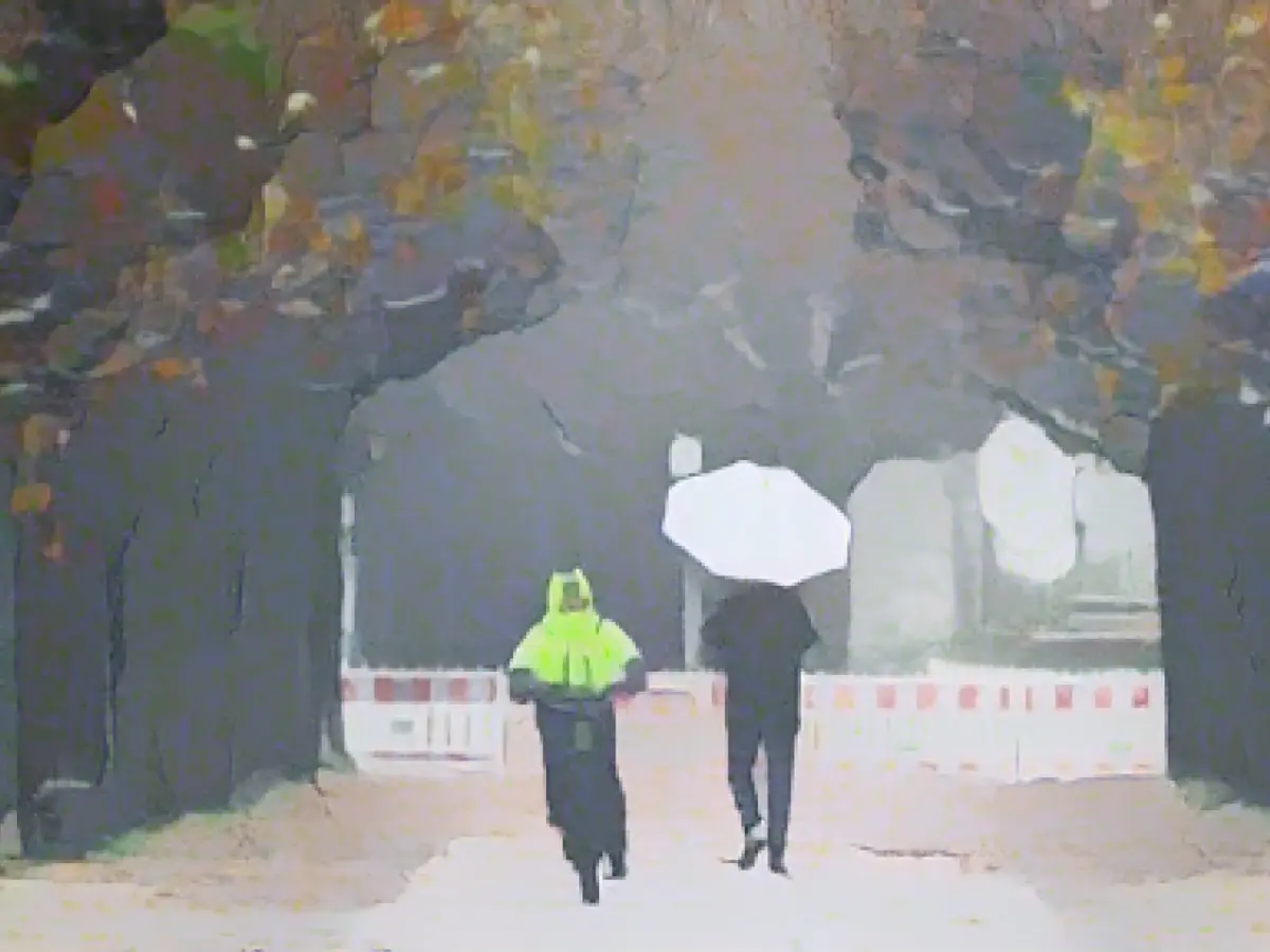 First weekend of Advent with snow, frost and icy conditions