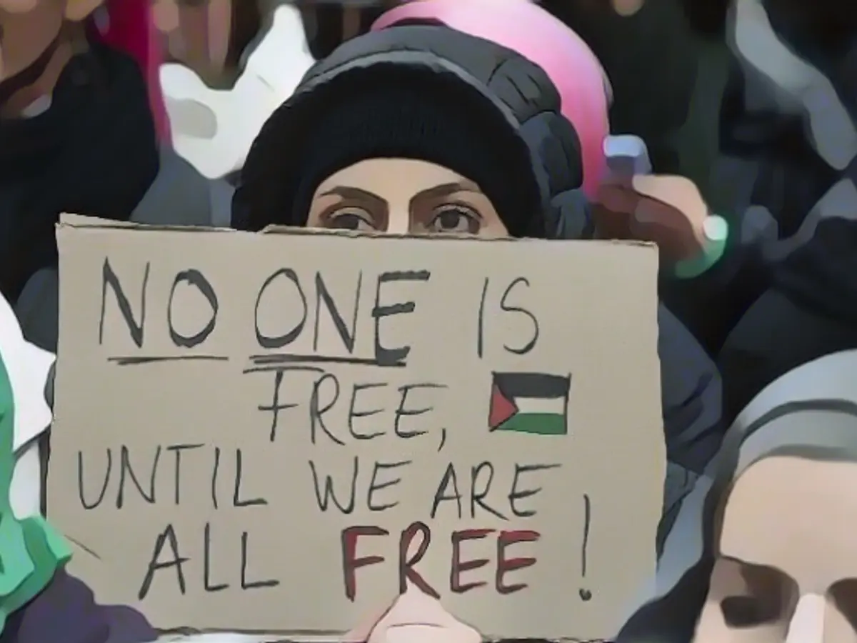 Many more enquiries to the radicalization advice centre