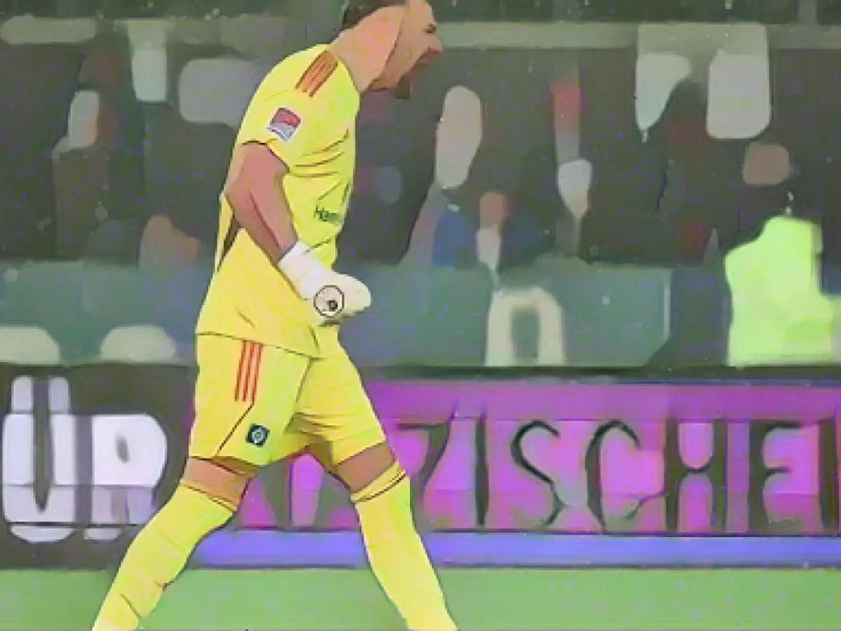 No winner and a curious own goal in the Hamburg derby