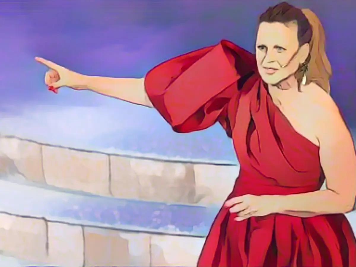 Clothing mishap in Flori's Advent show