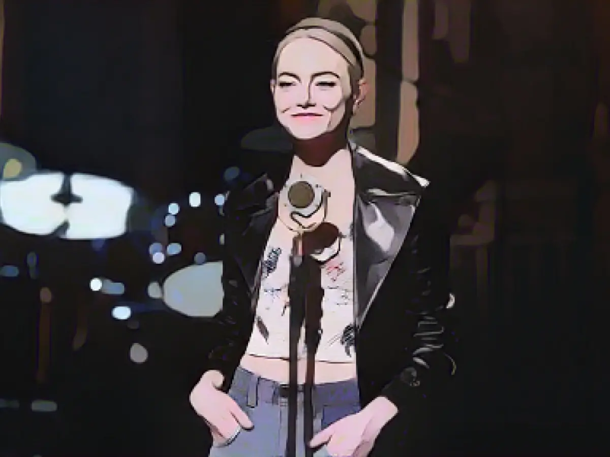 Tina Fey Returns to 'Saturday Night Live' to Welcome Emma Stone to the Five-Way Club