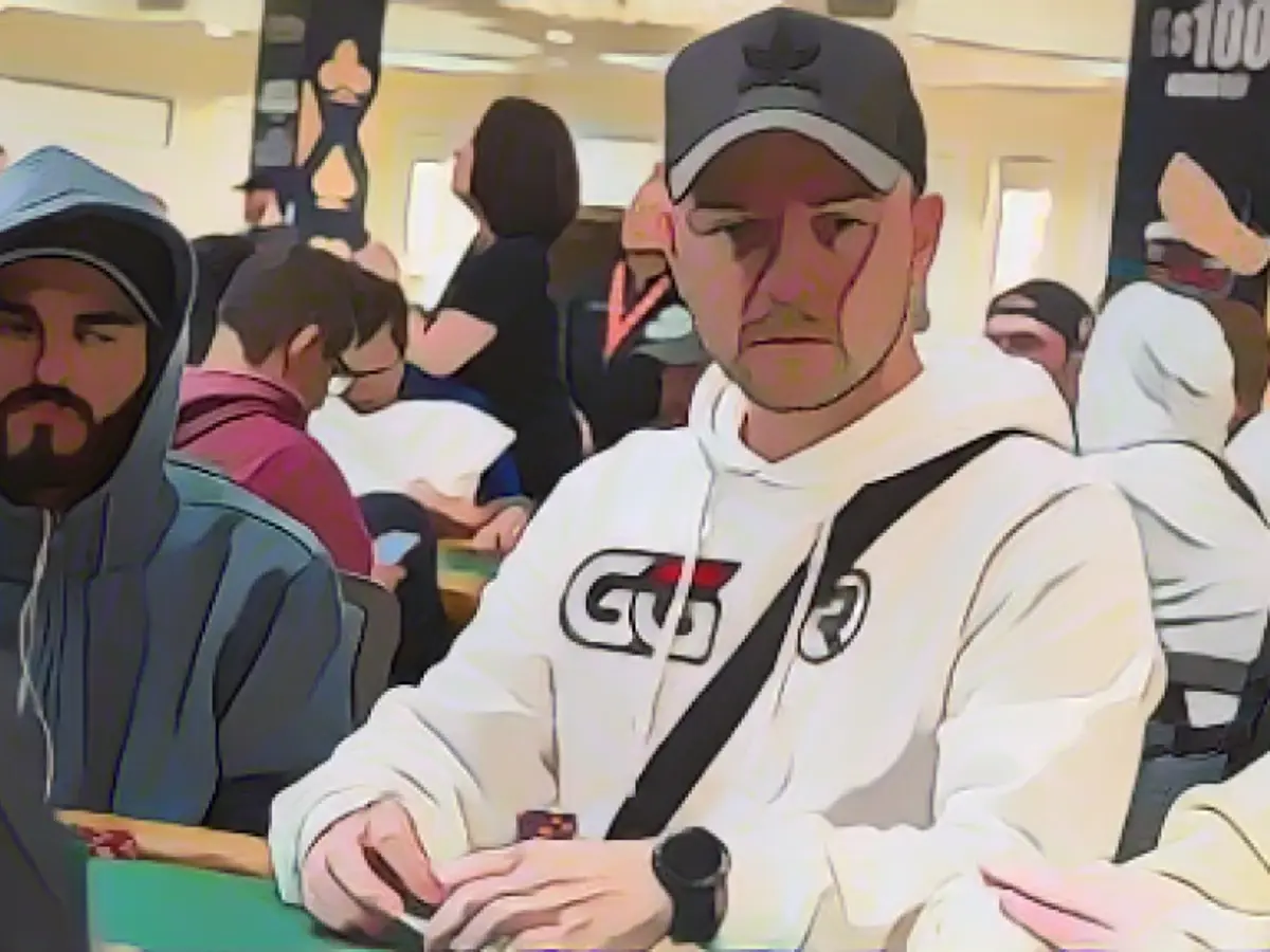 Starting signal for poker action in paradise