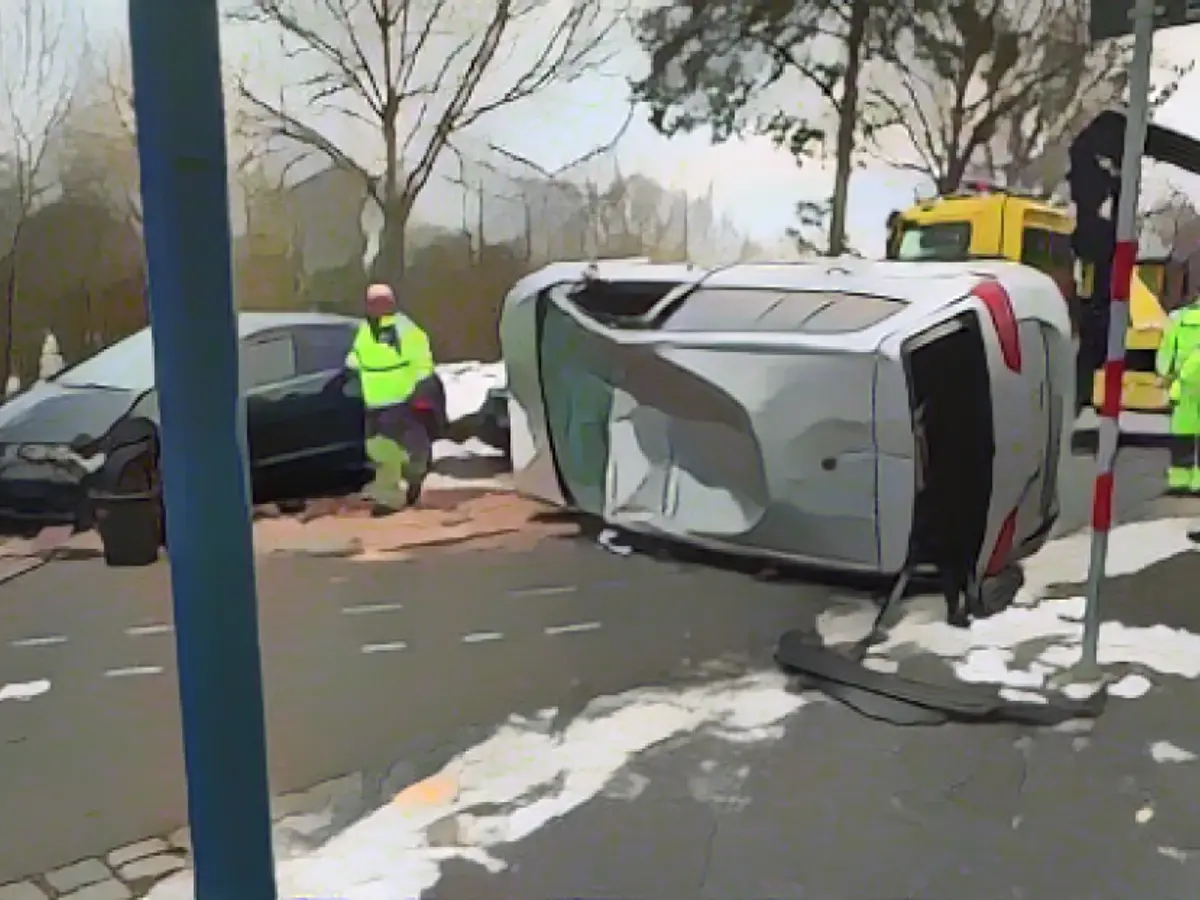 Driver left injured baby in this wreck