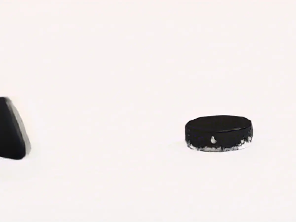 Relegation-threatened DEG outclasses weak Sharks in Rhine derby