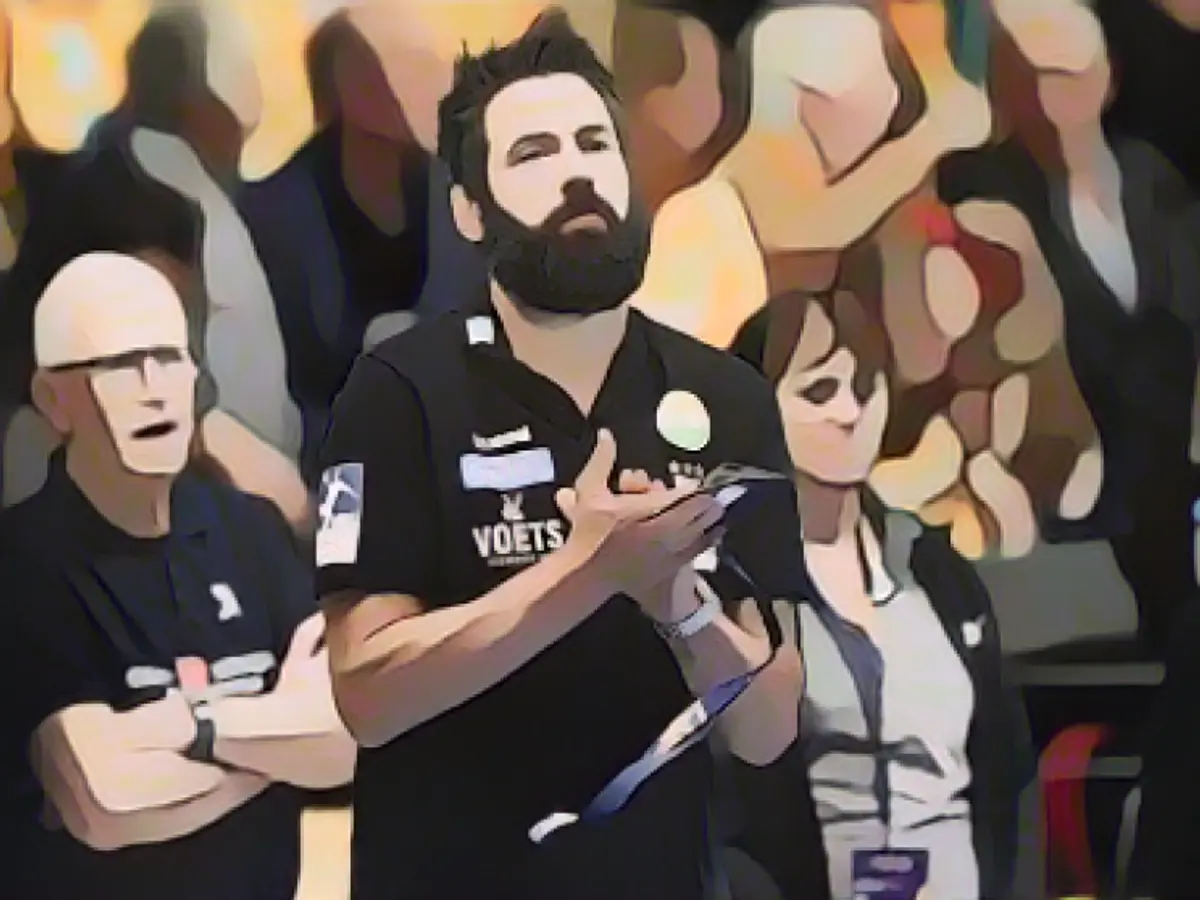 Star coach predicts how the game will end