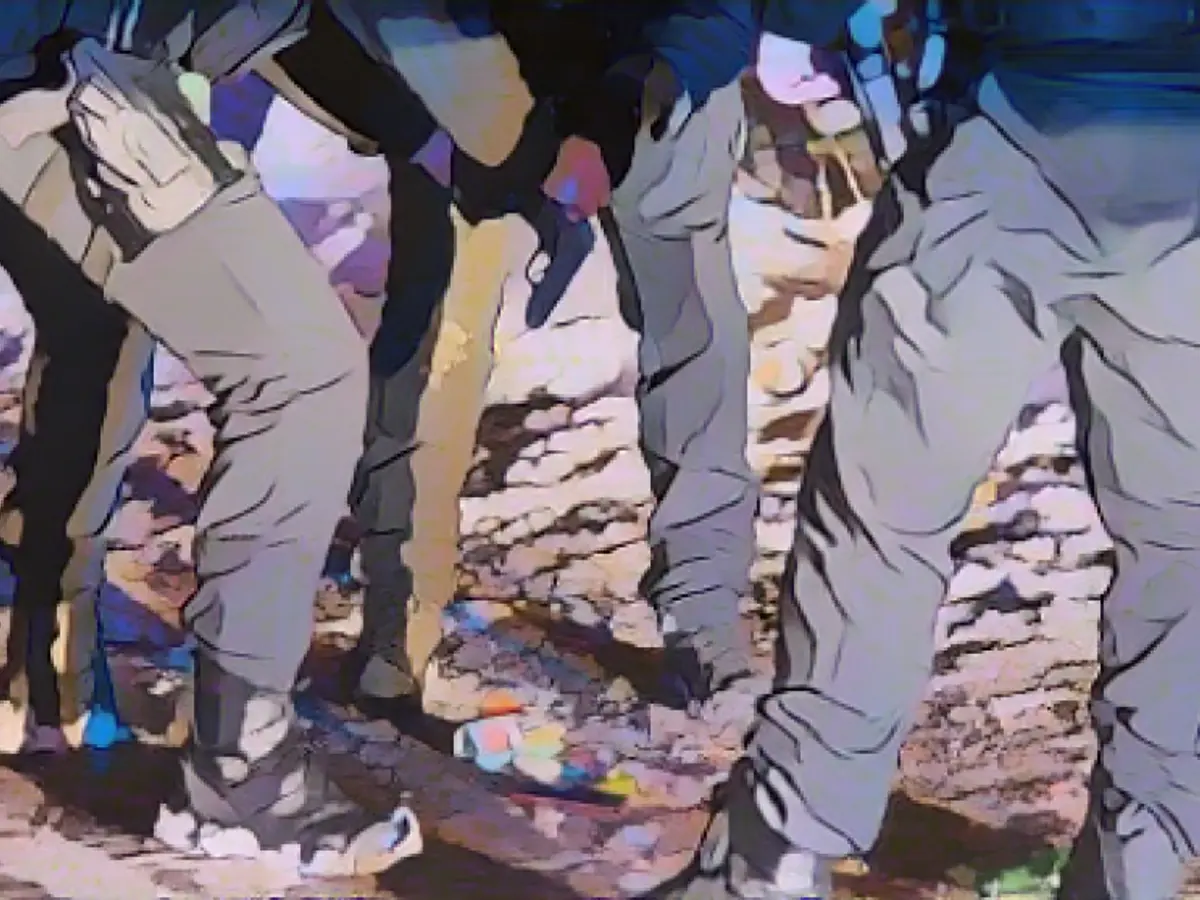 Teenagers threatened with lighter pistol