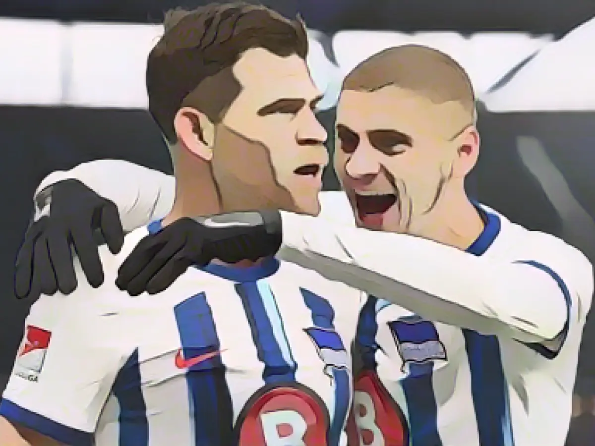 Niederlechner treble for Hertha - Paderborn win late on