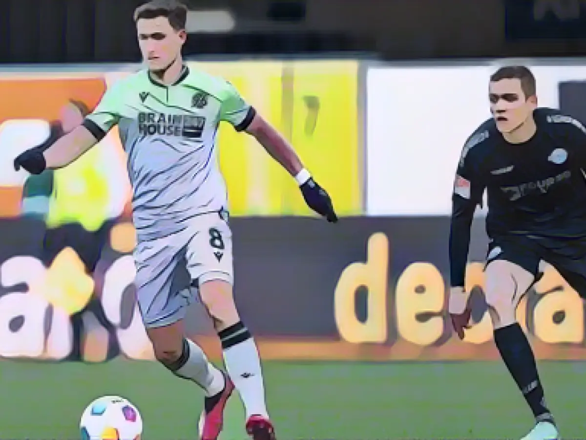 Hannover loses 1-0 late on in Paderborn while short-handed