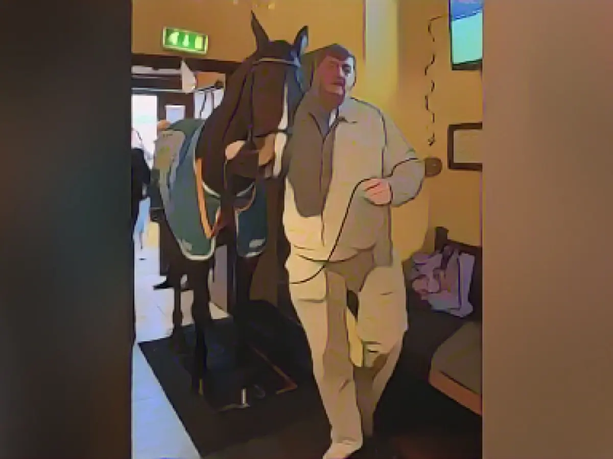 Animal rights group criticizes trainer for showing racehorse in pub