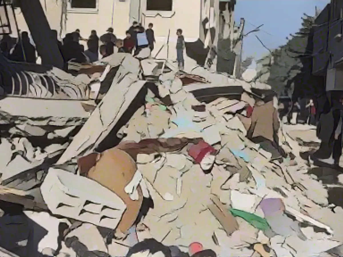 Diplomatic efforts to de-escalate continue