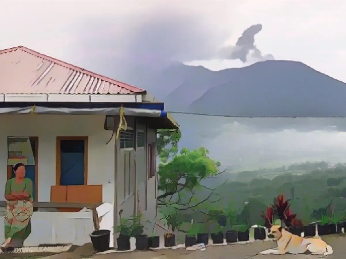 Eleven hikers die in volcanic eruption