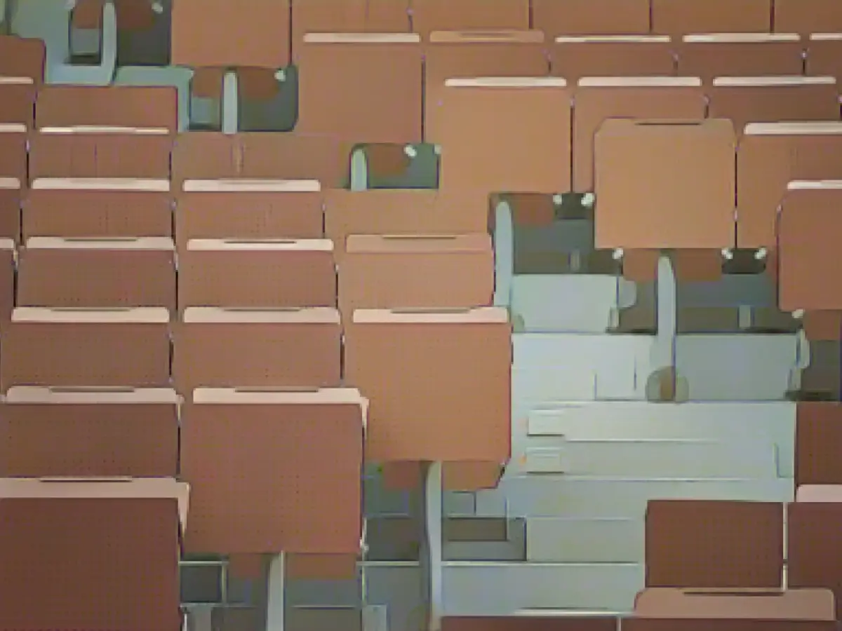 Ceiling of lecture hall at Marburg University collapses