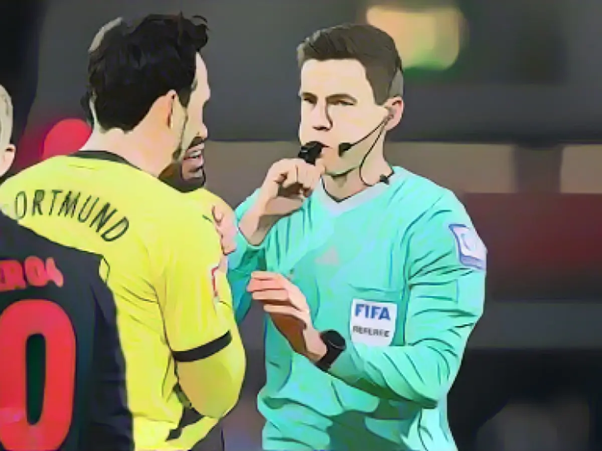 Now the referee talks about the BVB rage