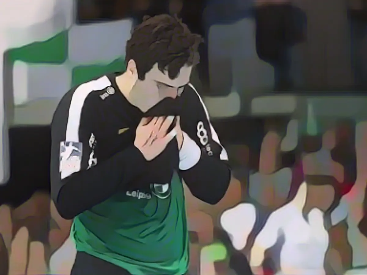 Coach slaps players in the dressing room corridor