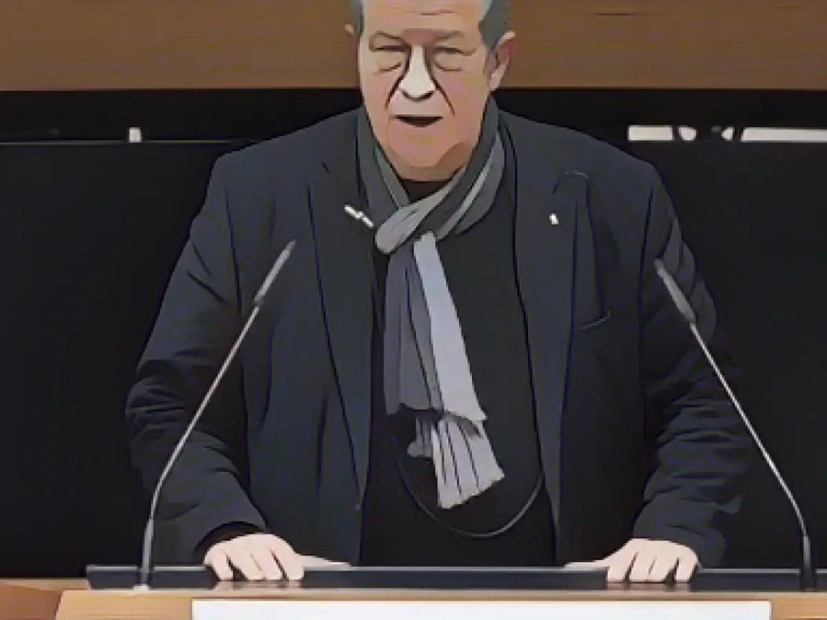 Budget expert: Need loans for a special fund