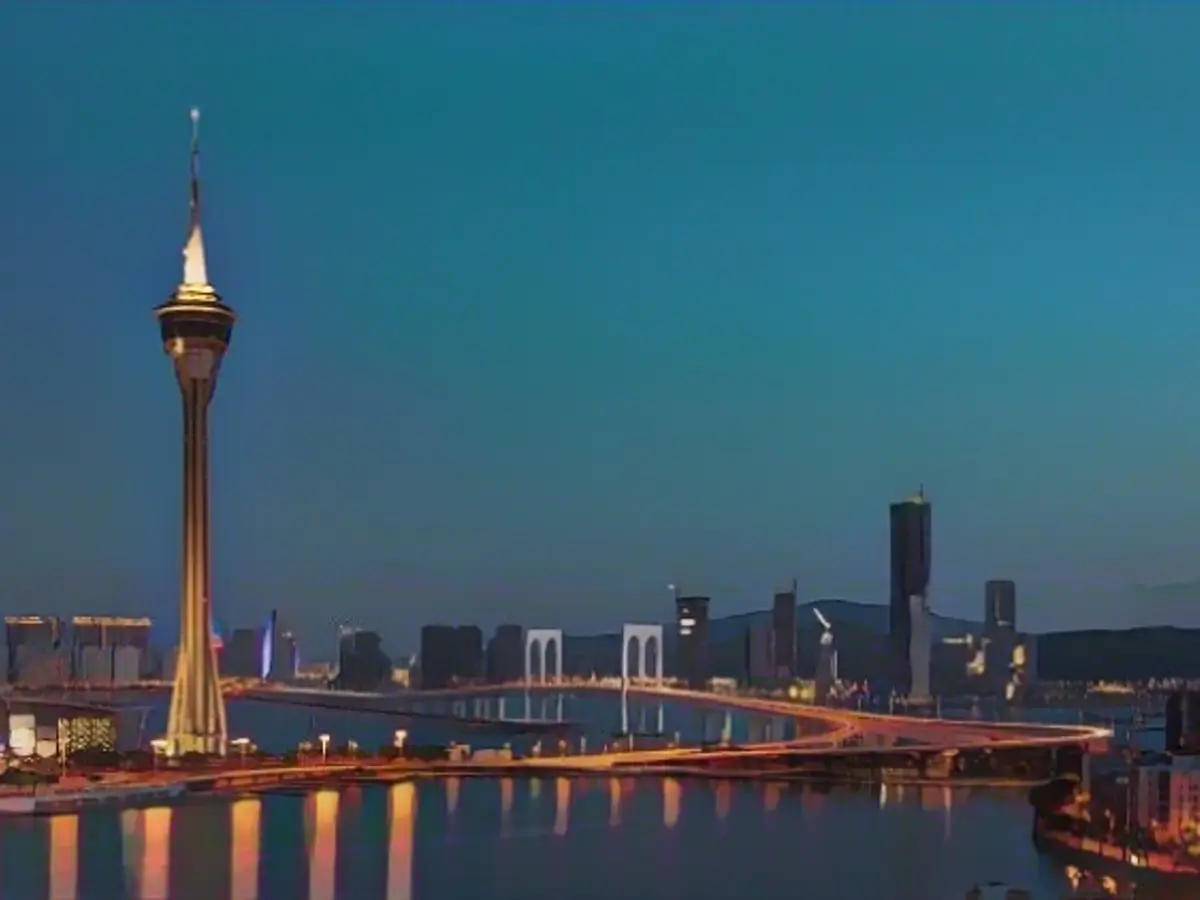 Man dies after bungee jump from 233 meters