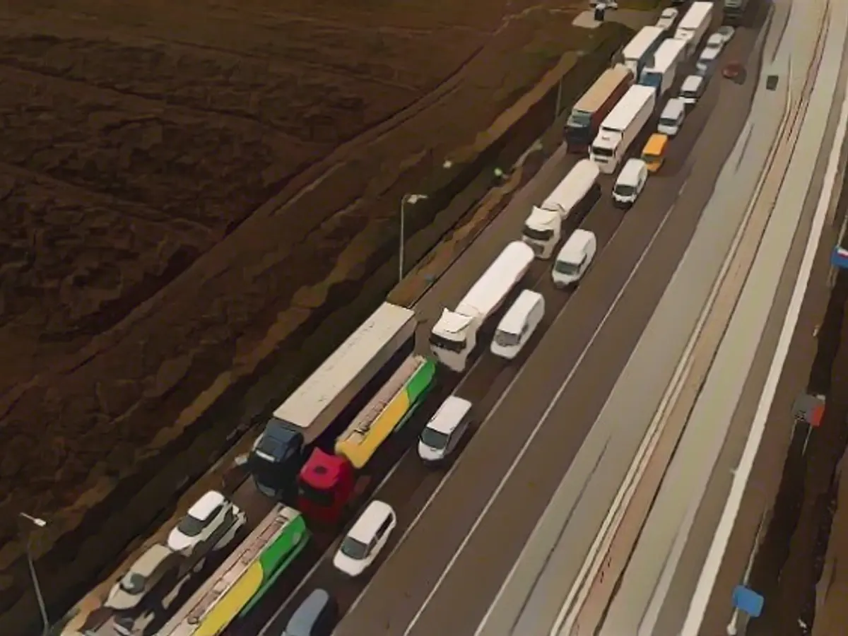 Poland opens border crossing for trucks from Ukraine