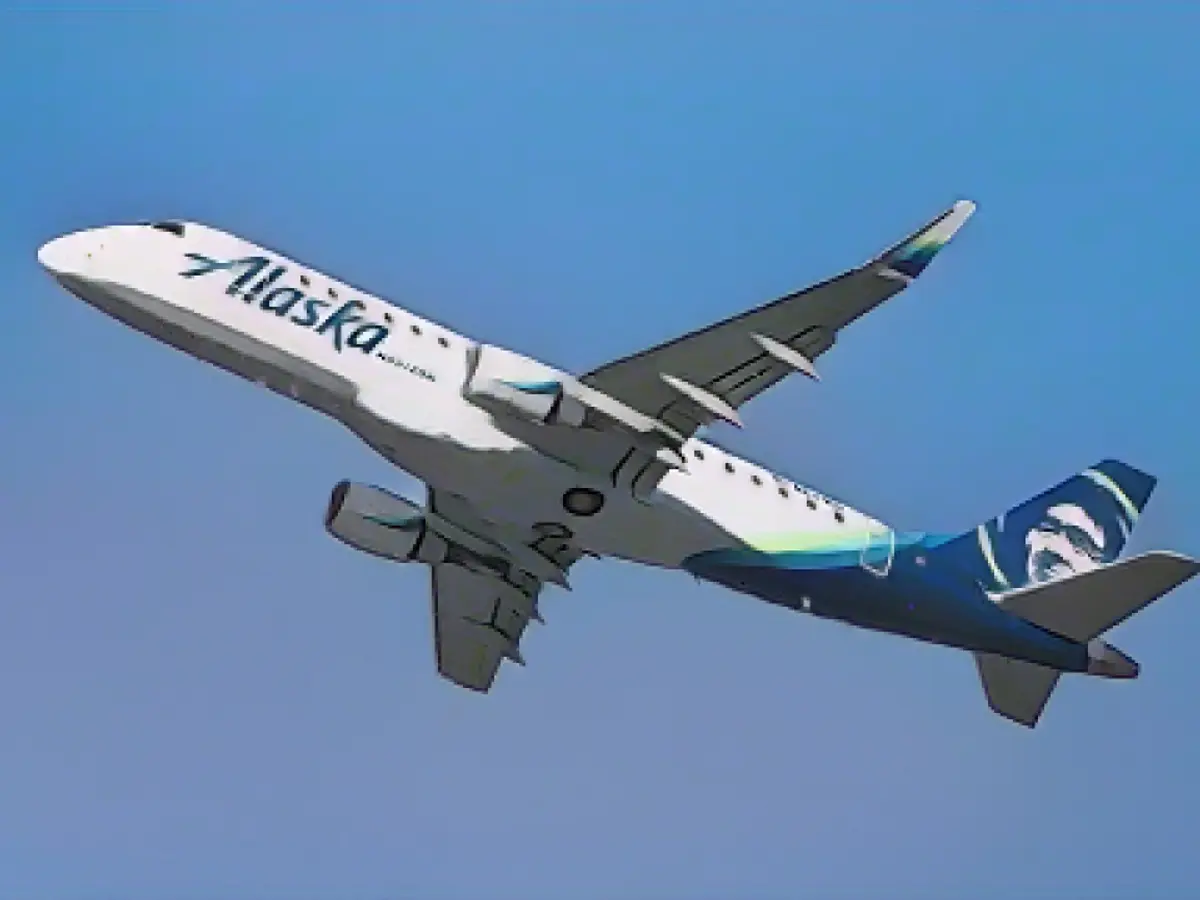 Alaska Airlines offering $200 bonus to employees who get vaccinated