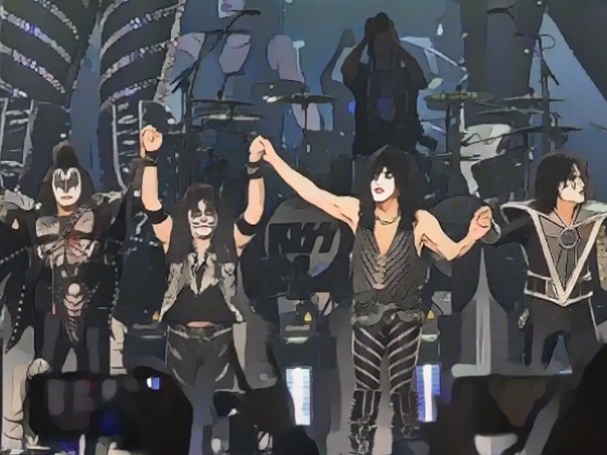 Kiss continue as avatars