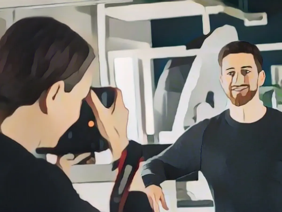 When are employers allowed to publish employee photos?